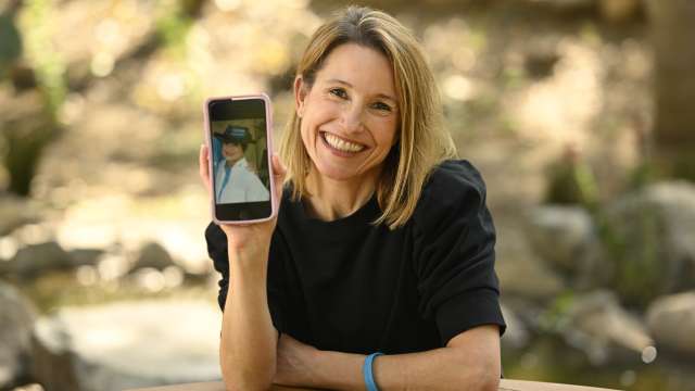 Kelli Sargent holds up her cell phone showing a photo of her mother.