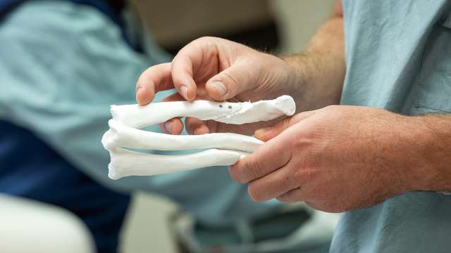 3D printed bones used to model orthopedic surgery