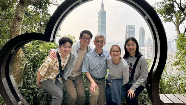 Joe Hong, MD and family in Taiwan
