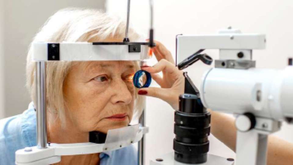 female patient exam with gonioscopy lens