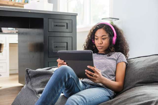 teen on ipad