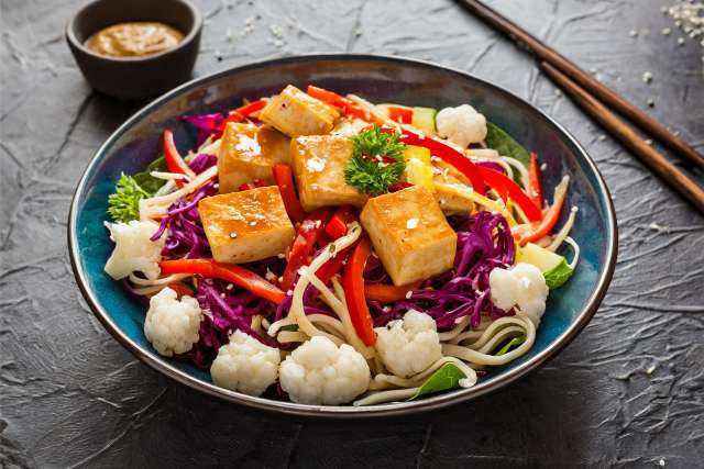 Asian salad with peanut sauce