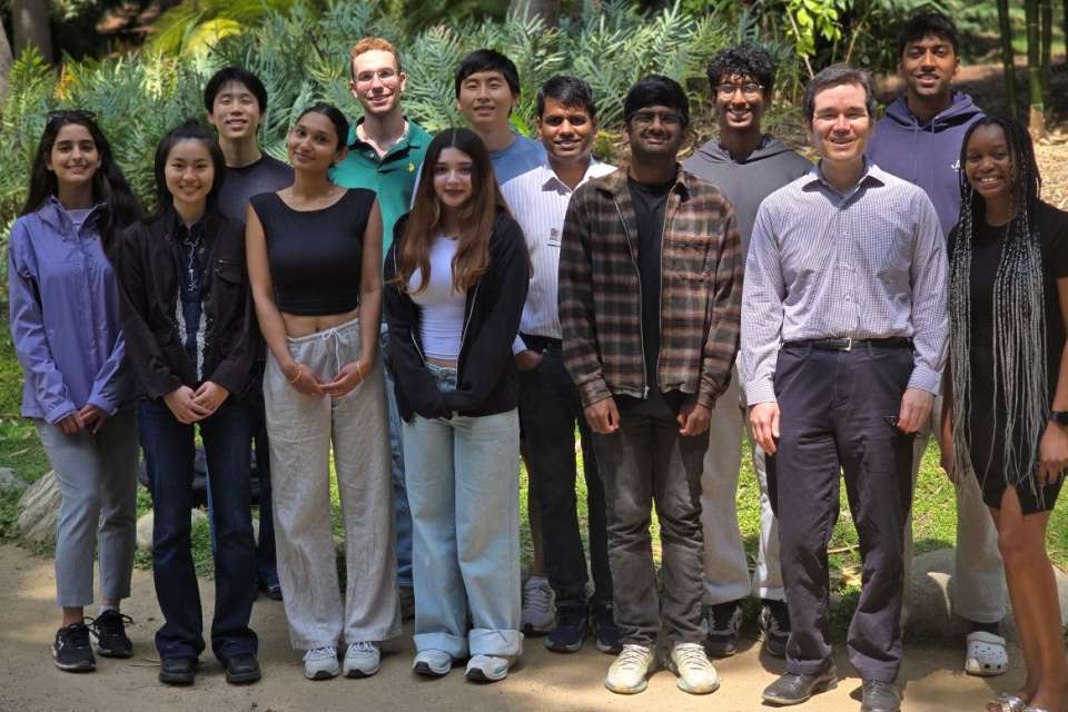 Jacobs lab members group photo standing outside