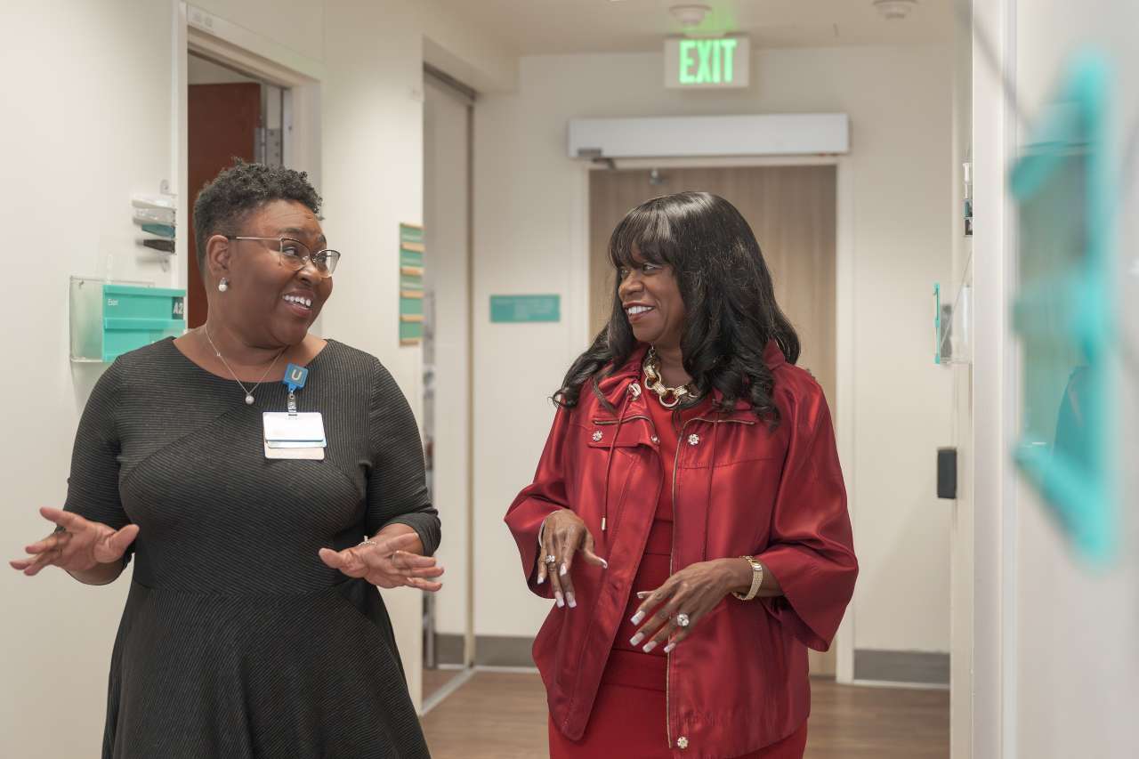 Kemi Reeves provides educational materials to Youlanda Coleman, whose parents are enrolled in the UCLA Health Alzheimer’s and Dementia Care Program.