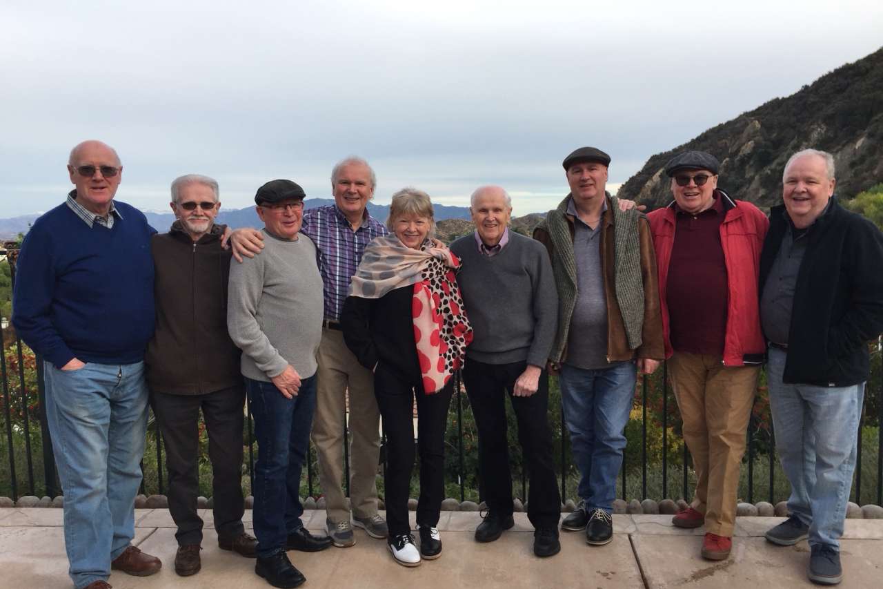 Seven adult siblings pose for a photo. 