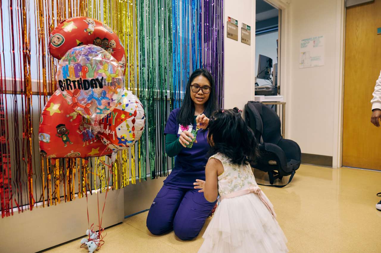 A Chase Child Life Specialist celebrates a young girl's birthday.