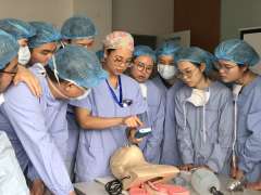 DR. YIN TEACHING INTUBATION AT SAHZU