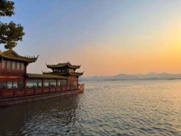 West (Xi) Lake at sunset