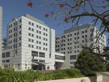 the Ronald Reagan UCLA Medical Center building exterior in the daytime