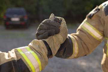 firemen_shaking_hands