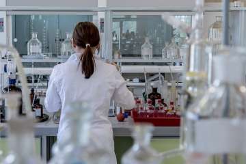 Woman working in a lab.