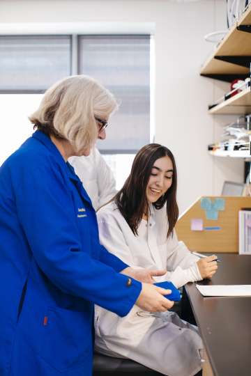 Dr. Samantha Butler and Talin Demirjie in Butler’slab at UCLA.