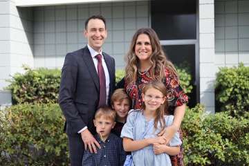 Picture of DAPM Anesthesiologist Colby Tanner, MD and his family