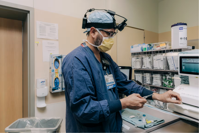 surgeon using ai headgear