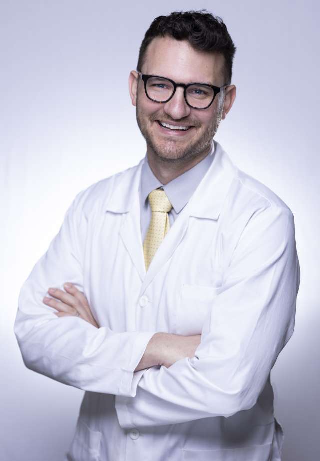 jayson_doctor_picture_no_logo_imgl2789_final_1.jpg