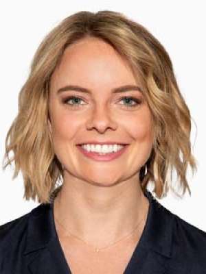 Headshot of Kinney Leigh smiling